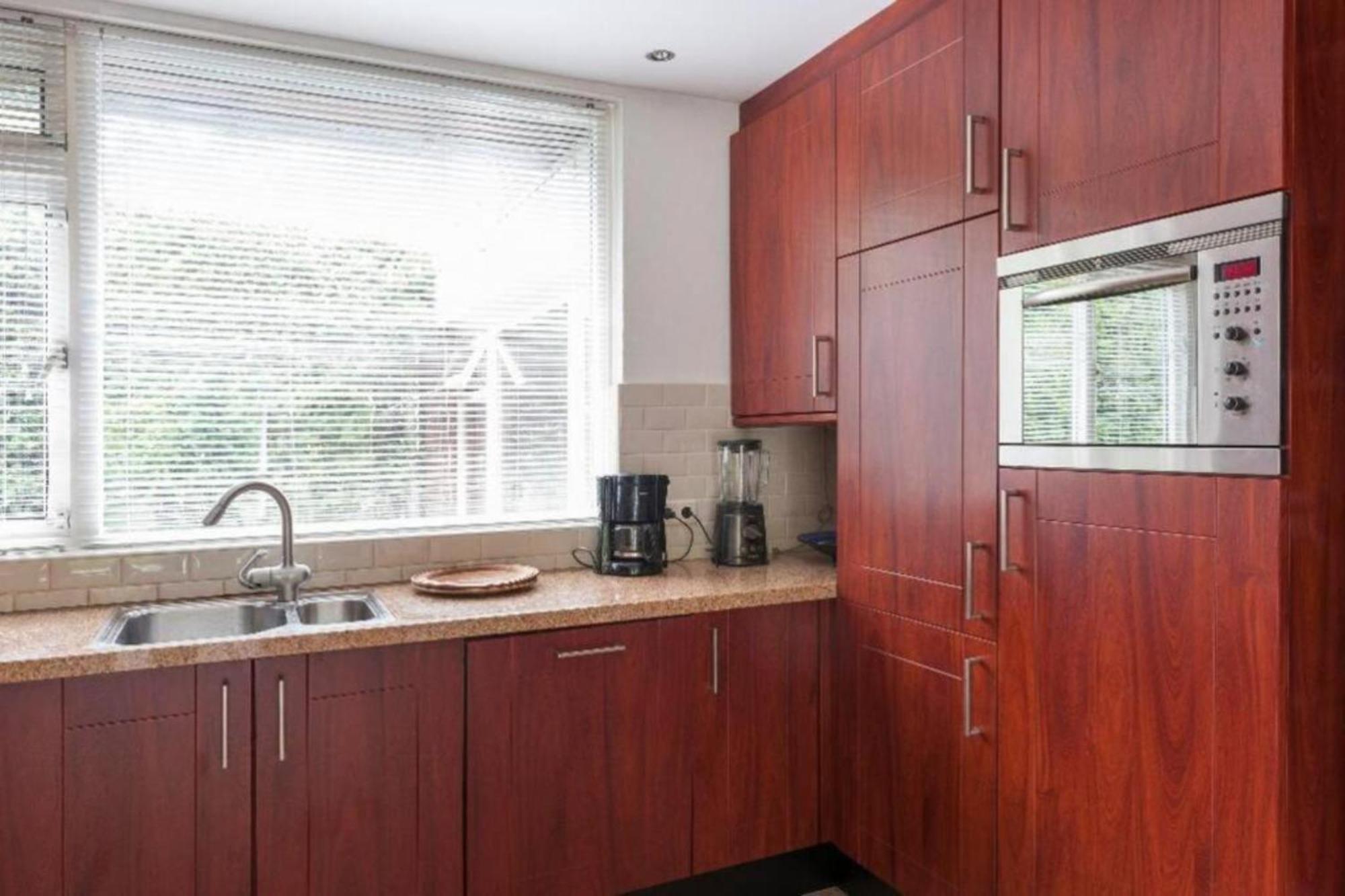 Ground Floor And Twin Bedroom In Luxurious Villa With Beautiful Garden Very Near Tue And Centre Eindhoven Luaran gambar